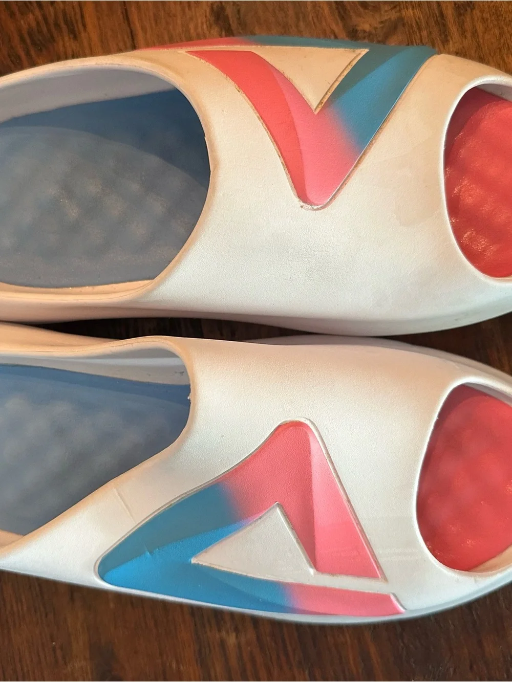PEAK Taichi White Slide Sandals with Pink & Blue Accents